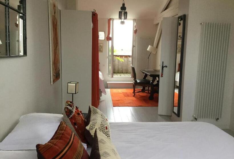 Номер Стандарт Вид на Бассейн, La Ferrade Chambres D Hôtes B&b