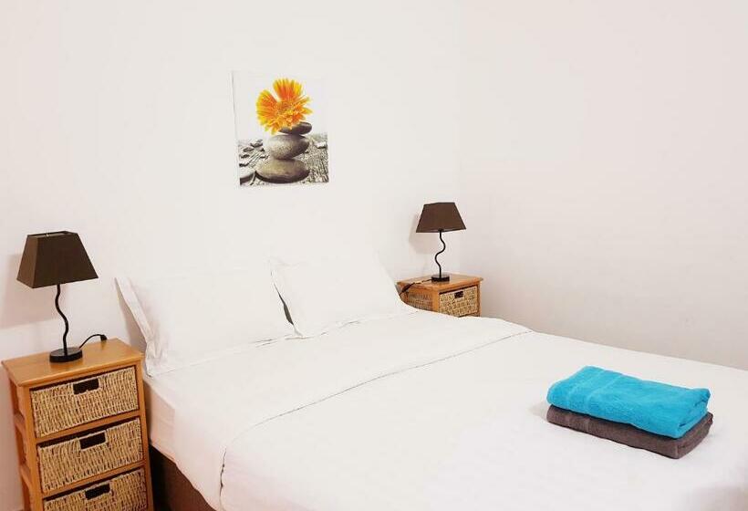 بنگله خانوادگی, La Perla Holiday Apartments