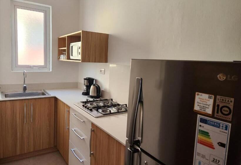 اتاق استاندارد با بالکن, La Perla Holiday Apartments