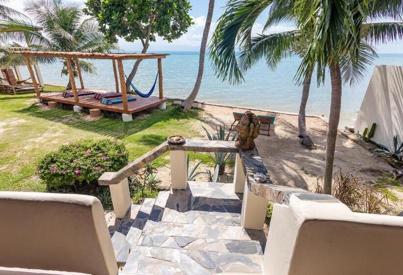 Вилла 1 Спальня, Three Rare & Private Front Beach Villas