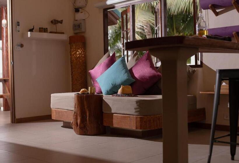 Вилла 1 Спальня, Three Rare & Private Front Beach Villas