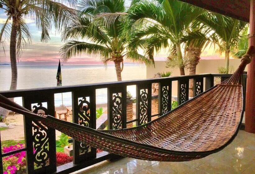 Вилла 1 Спальня, Three Rare & Private Front Beach Villas