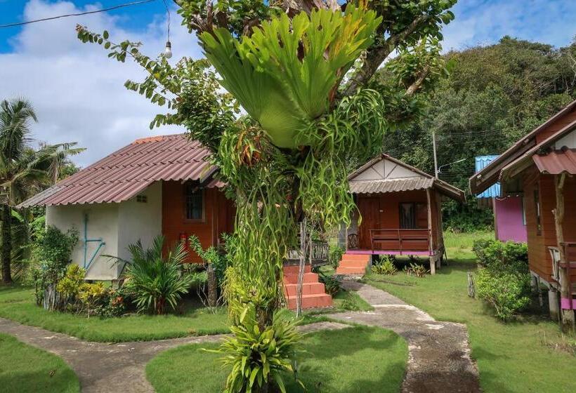 بنجلو قياسى مطلّ علي الحديقة, The Mermaid House