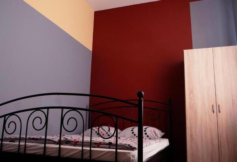 اتاق استاندارد با سرویس بهداشتی مشترک, Deep Guest House