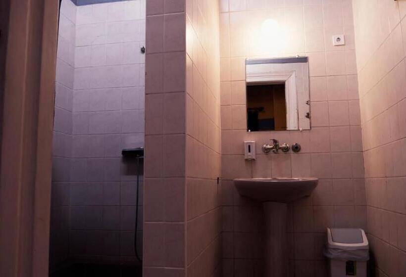 اتاق استاندارد یک تخته با سرویس بهداشتی مشترک, Deep Guest House