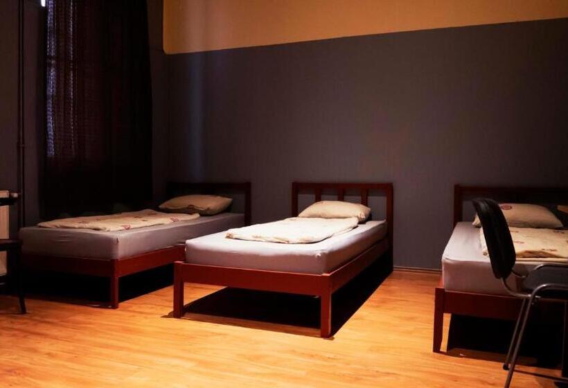 اتاق استاندارد چهارنفره با سرویس بهداشتی مشترک, Deep Guest House