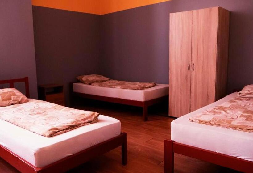 اتاق استاندارد چهارنفره با سرویس بهداشتی مشترک, Deep Guest House