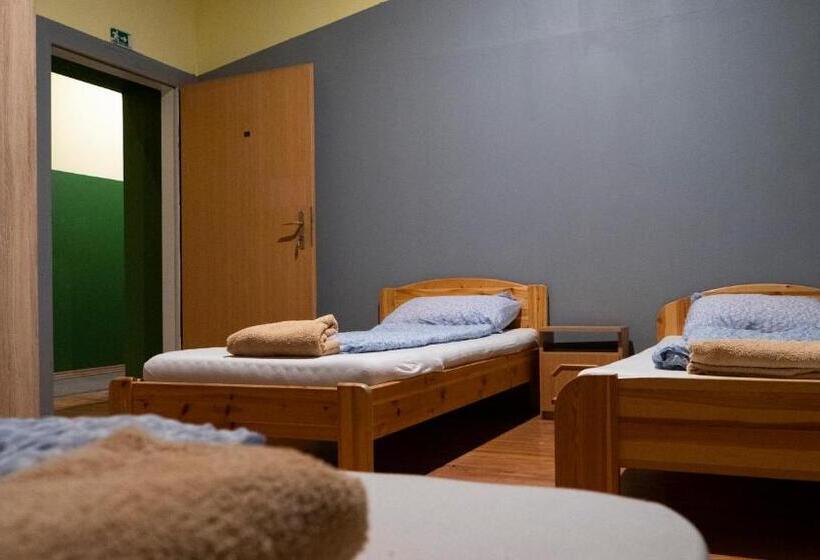 اتاق استاندارد سه تخته با سرویس بهداشتی مشترک, Deep Guest House