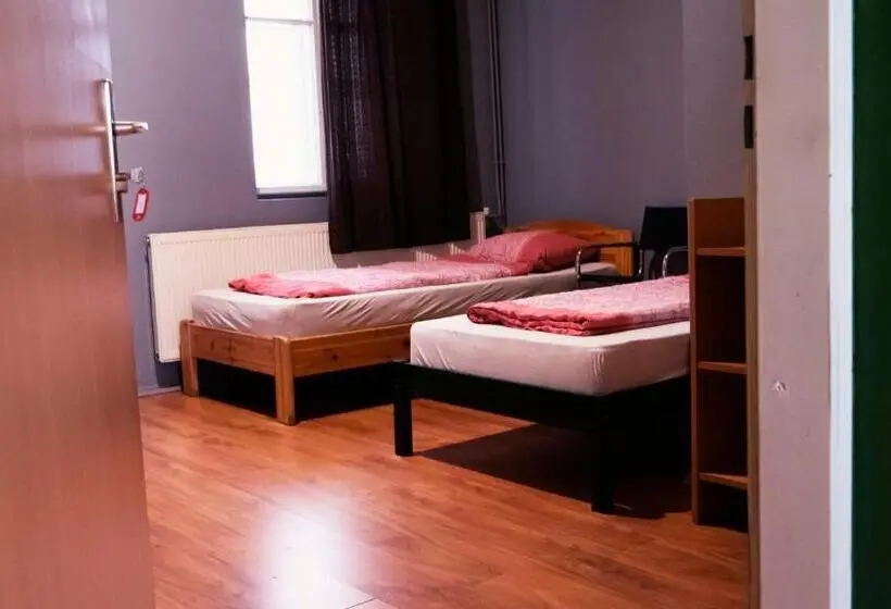 Standard 3 Bett Zimmer Geteiltes Bad, Deep Guest House