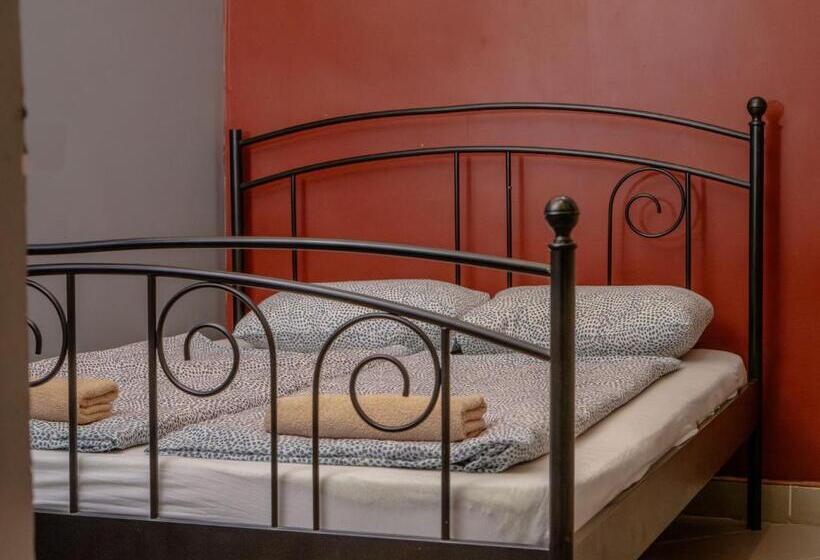 اتاق استاندارد با سرویس بهداشتی مشترک, Deep Guest House