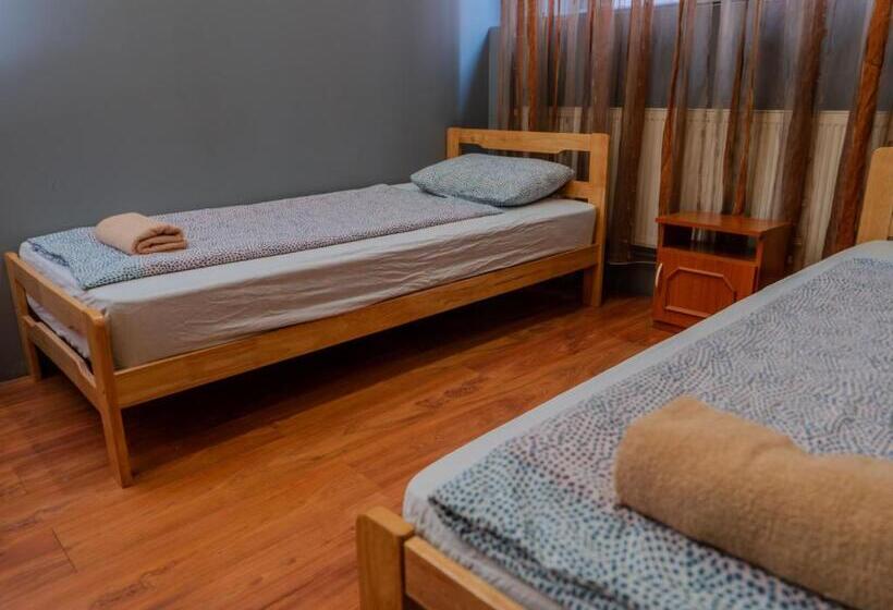 اتاق استاندارد با سرویس بهداشتی مشترک, Deep Guest House