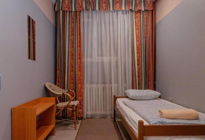 اتاق استاندارد یک تخته با سرویس بهداشتی مشترک, Deep Guest House