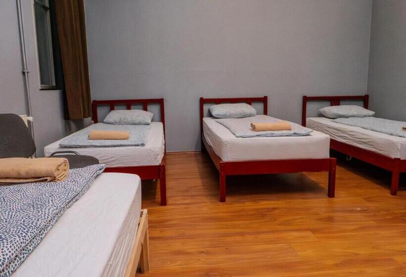 اتاق استاندارد چهارنفره با سرویس بهداشتی مشترک, Deep Guest House