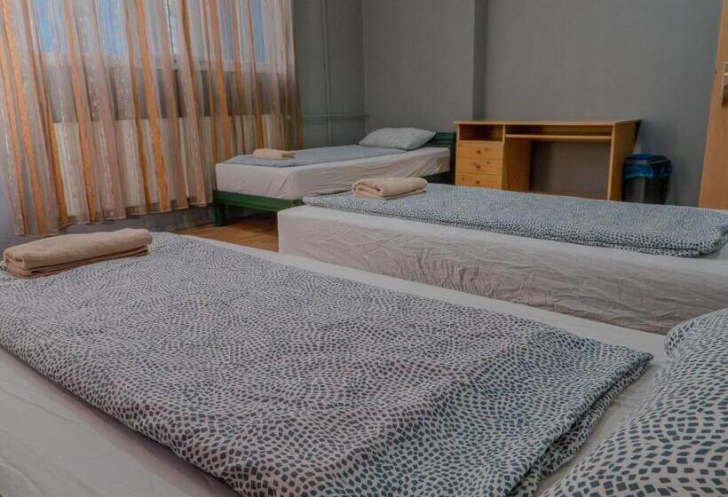 اتاق استاندارد سه تخته با سرویس بهداشتی مشترک, Deep Guest House