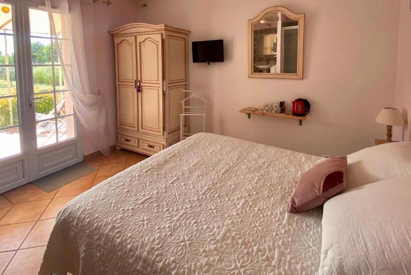 Номер Стандарт с Террасой, Domaine Au Coeur Des Alpilles