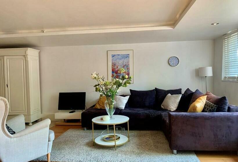 استودیوی استاندارد, Jordan Canal Studio