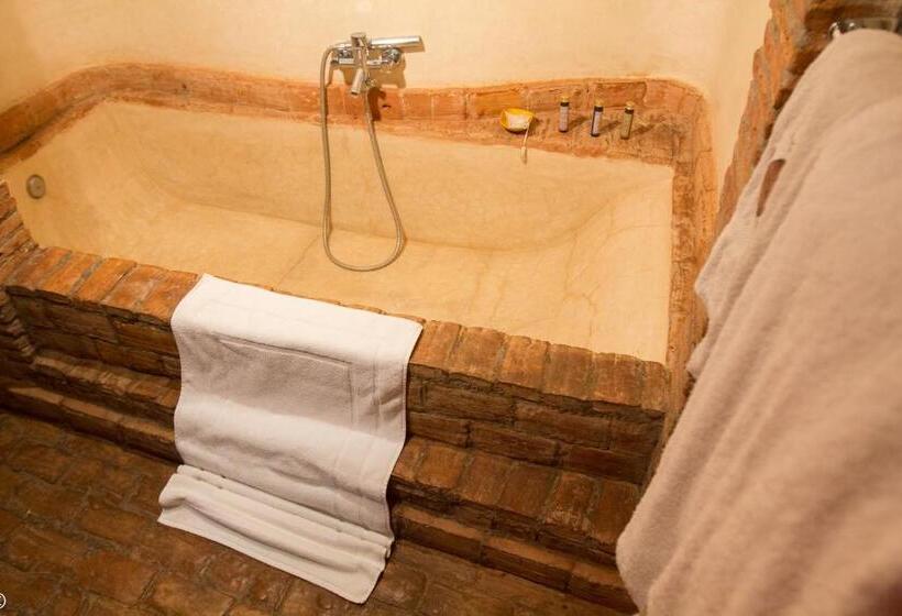 חדר סטנדרט לשלושה, Manzil La Tortue