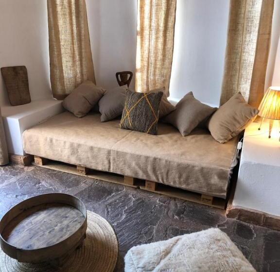 חדר סטנדרט לשלושה, Manzil La Tortue