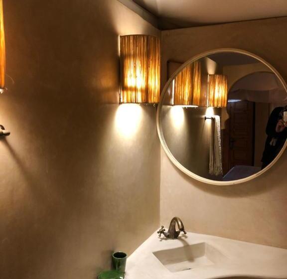 Standard Tent, Manzil La Tortue