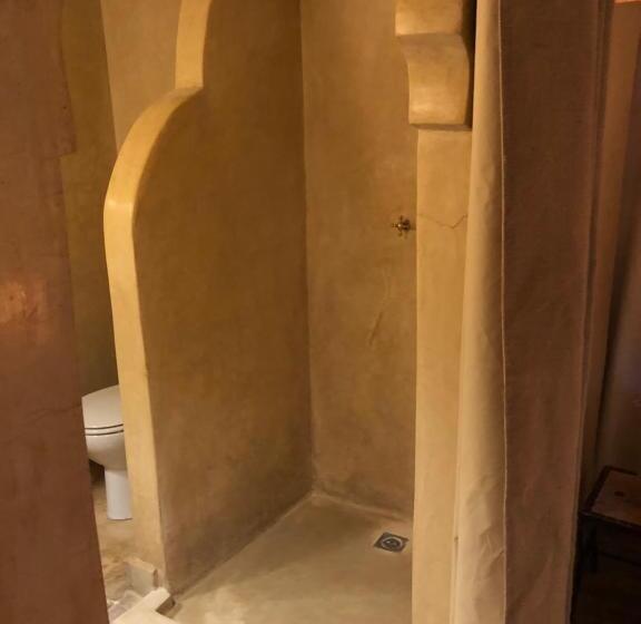 Standard Tent, Manzil La Tortue