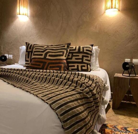 Deluxe Tent, Manzil La Tortue