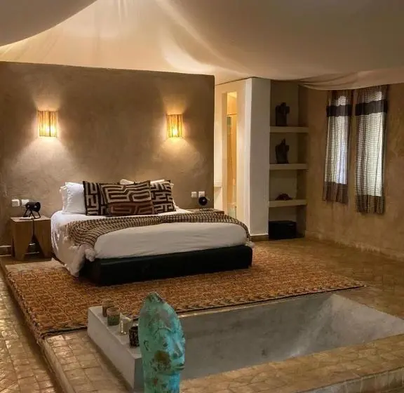 Deluxe Tent, Manzil La Tortue
