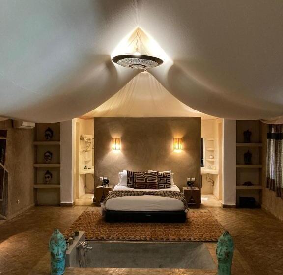 Deluxe Tent, Manzil La Tortue
