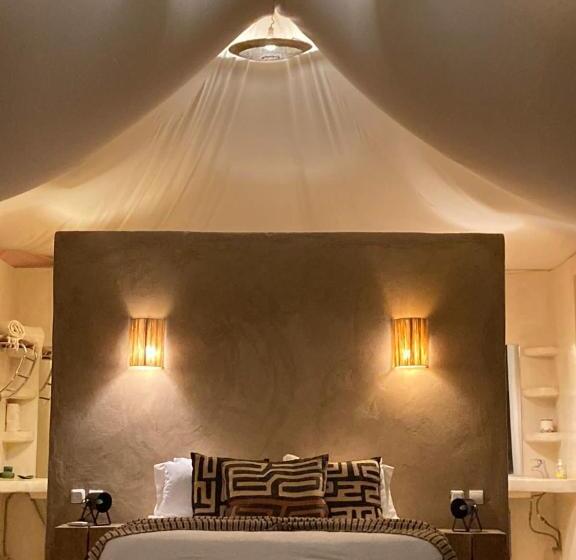 Deluxe Tent, Manzil La Tortue