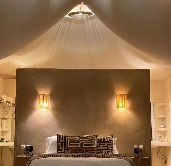 Deluxe Tent, Manzil La Tortue