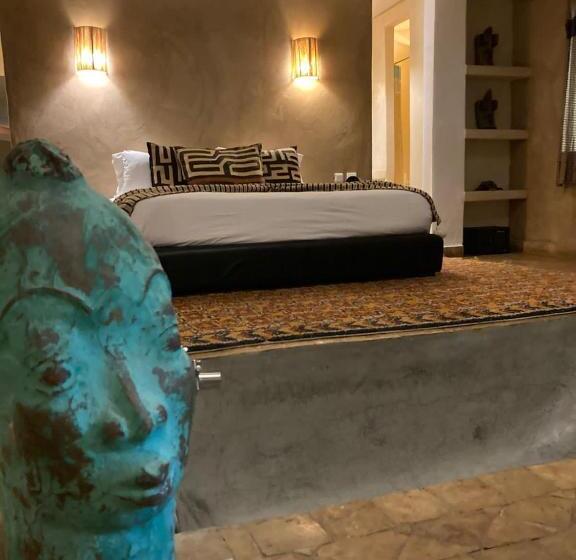 Deluxe Tent, Manzil La Tortue