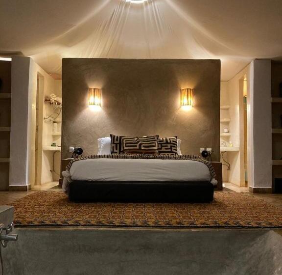 Deluxe Tent, Manzil La Tortue