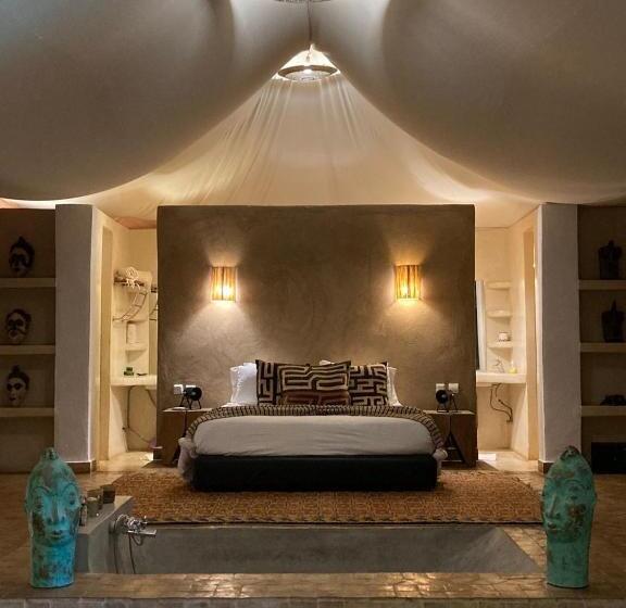 Deluxe Tent, Manzil La Tortue