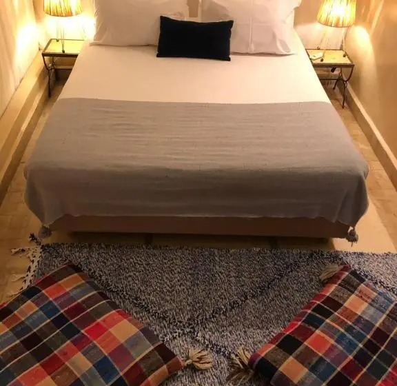 Superior Tent, Manzil La Tortue