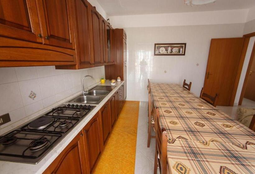 Апартаменты 5 спален, Casa Vacanze L Orizzonte