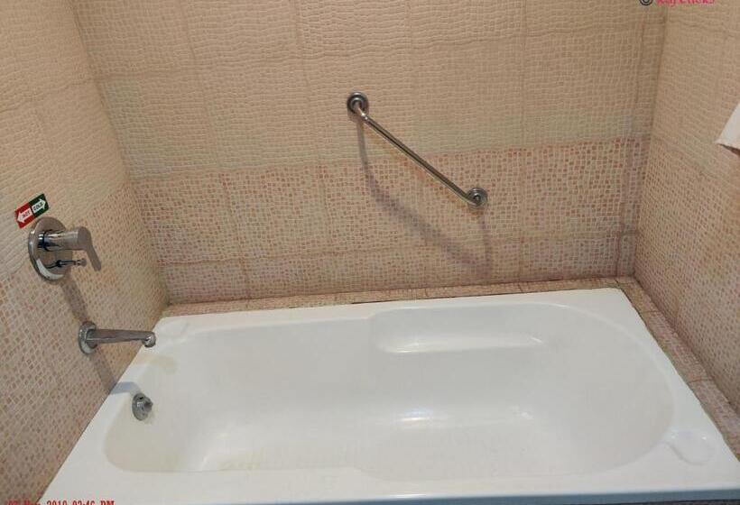 غرفة تنفيذية, Abigail Regency