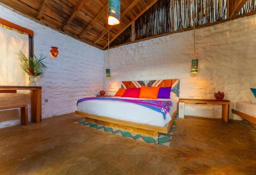 غرفة قياسية ثلاثية مطلة علي حمام السباحة, Canto Del Agua Ecolodge
