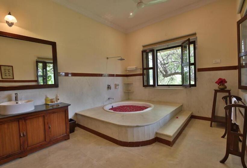 סוויטה דלוקס, Roop Niwas Kothi, Near Mandawa