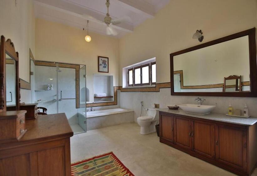 Suíte Vista Piscina, Roop Niwas Kothi, Near Mandawa