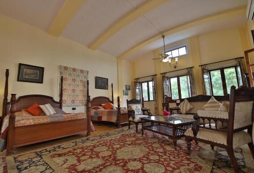 套房带泳池景, Roop Niwas Kothi, Near Mandawa