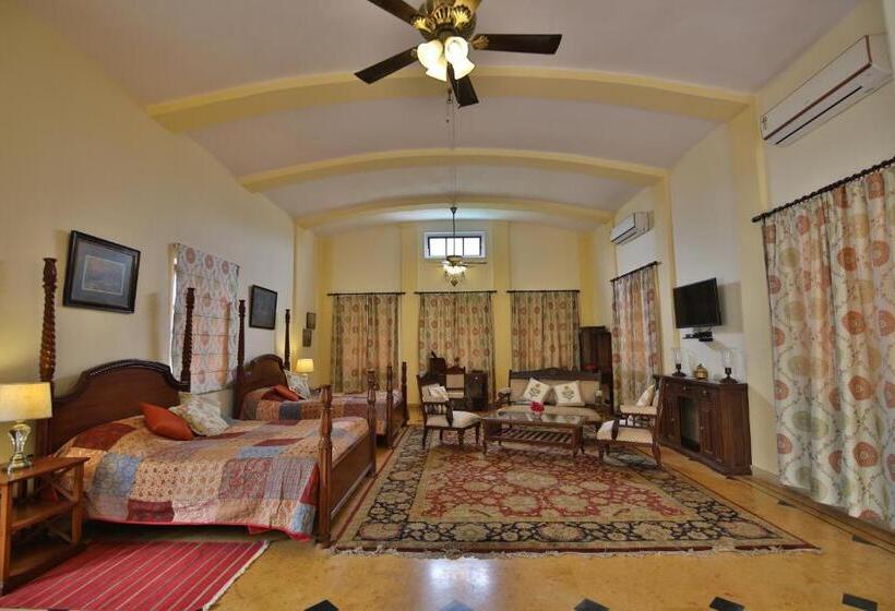 Suíte Vista Piscina, Roop Niwas Kothi, Near Mandawa