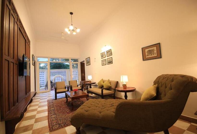 חדר סופריור עם מיטת קינג, Roop Niwas Kothi, Near Mandawa