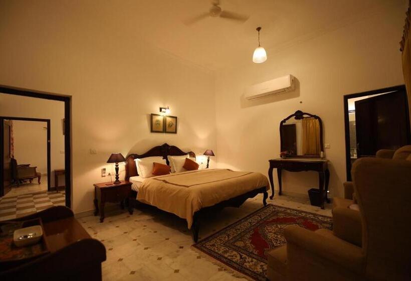 חדר סופריור עם מיטת קינג, Roop Niwas Kothi, Near Mandawa