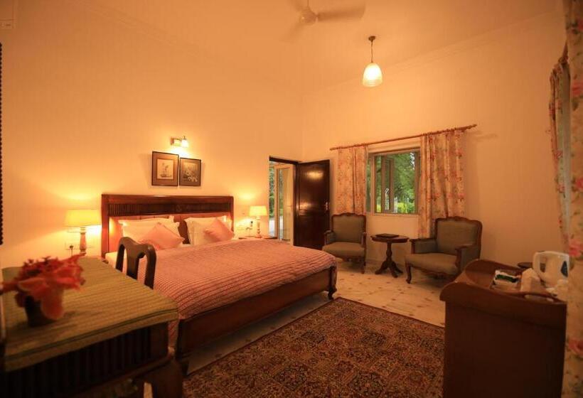 디럭스 룸 킹사이즈 침대, Roop Niwas Kothi, Near Mandawa