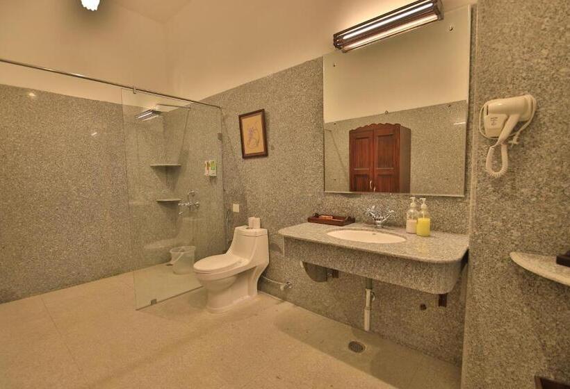 חדר סופריור עם מיטת קינג, Roop Niwas Kothi, Near Mandawa