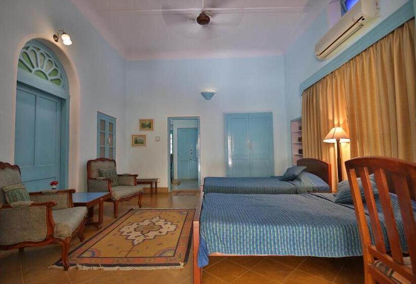 Quarto Superior Cama King, Roop Niwas Kothi, Near Mandawa