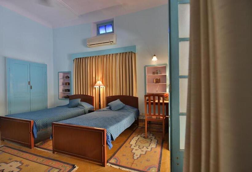 Quarto Superior Cama King, Roop Niwas Kothi, Near Mandawa