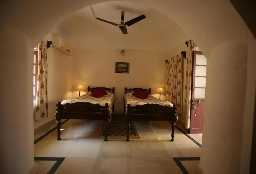 デラックスルーム, Roop Niwas Kothi, Near Mandawa
