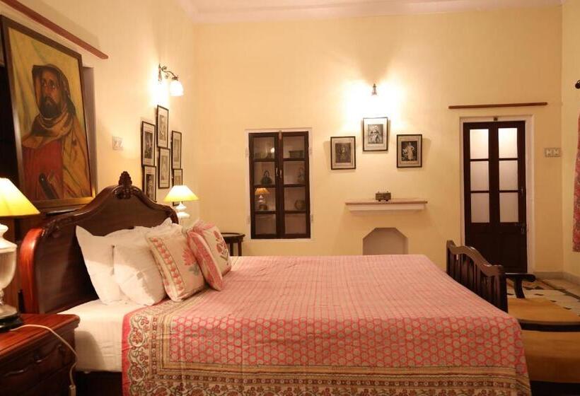 Quarto Estandar, Roop Niwas Kothi, Near Mandawa