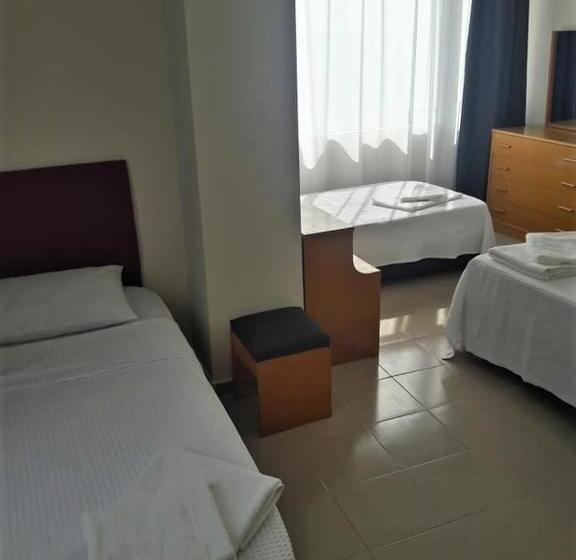 غرفة قياسية رباعية مطلة على البحر, Vi̇lla Fuat