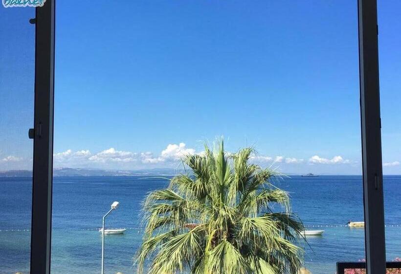 غرفة قياسية رباعية مطلة على البحر, Vi̇lla Fuat